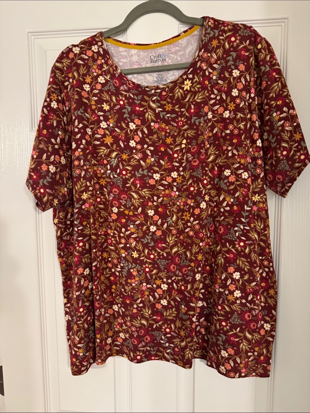 croft & barrow Women's Burgundy Floral Short Sleeve Tee
